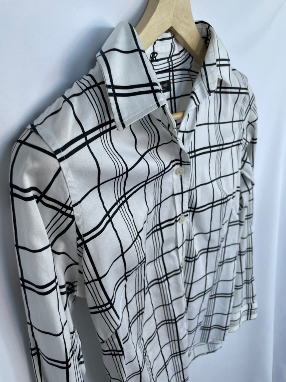 Banana Republic Classic White and Black Buttonup Size 10